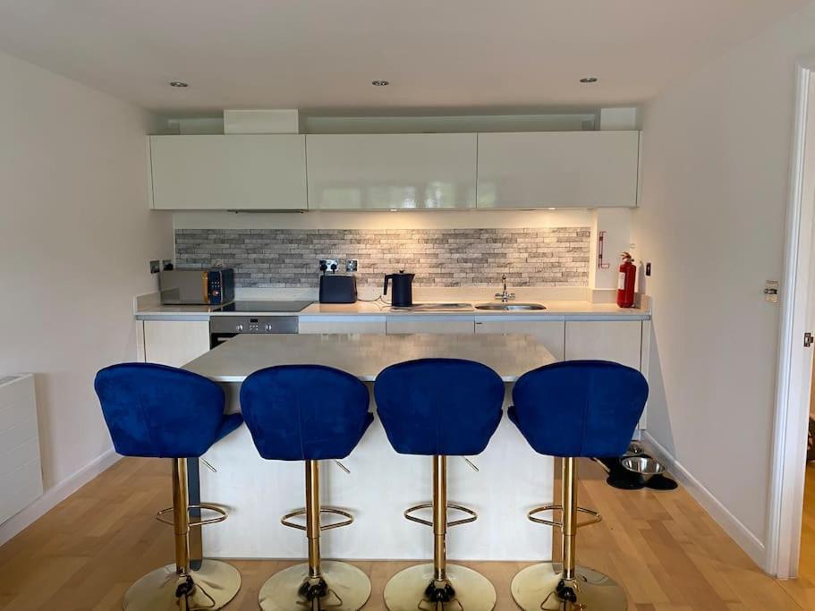 Modern Apartment, Fistral Beach New Quay Exteriör bild