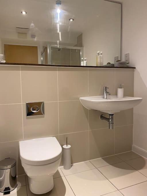 Modern Apartment, Fistral Beach New Quay Exteriör bild