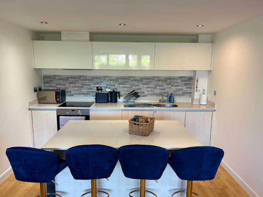 Modern Apartment, Fistral Beach New Quay Exteriör bild